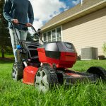 Toro 60V Max* 21 in. (53 cm) Recycler® Self-Propel w/SmartStow® Lawn Mower with 6.0Ah Battery (21327)