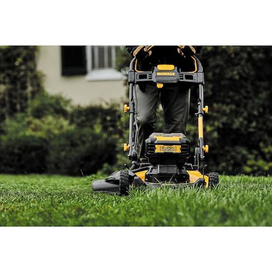 DEWALT 2X20V MAX* 21-1/2 in. Brushless Cordless Push Mower