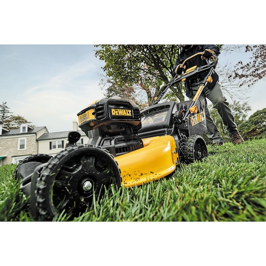 DEWALT 2X20V MAX* 21-1/2 in. Brushless Cordless Push Mower