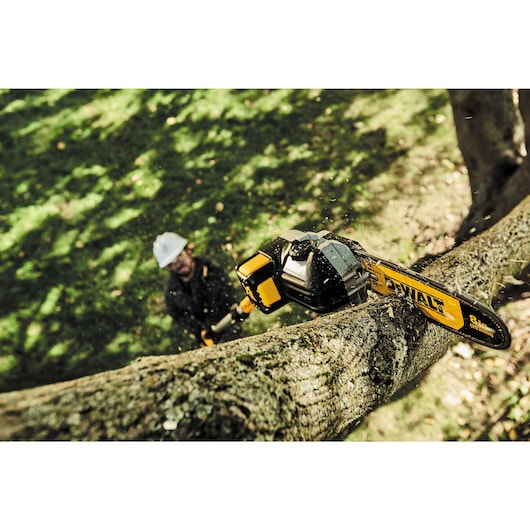 DEWALT 20V MAX* XR® Brushless Cordless Pole Saw (Tool Only)