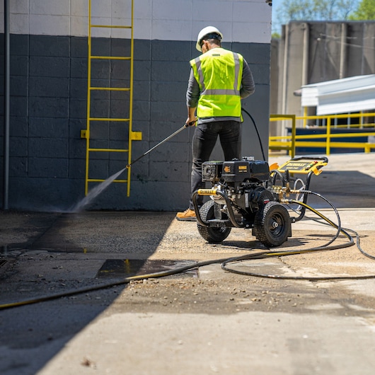 DEWALT HONDA® With AAA Triplex Plunger Pump Cold Water Professional Gas Pressure Washer (4200 PSI at 4.0 GPM)