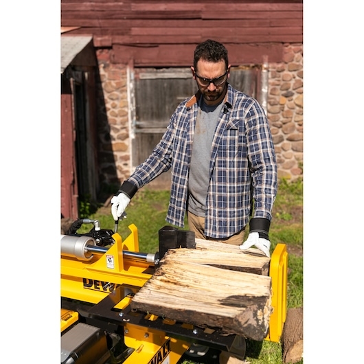 DEWALT 60V MAX* 20 Ton Log Splitter