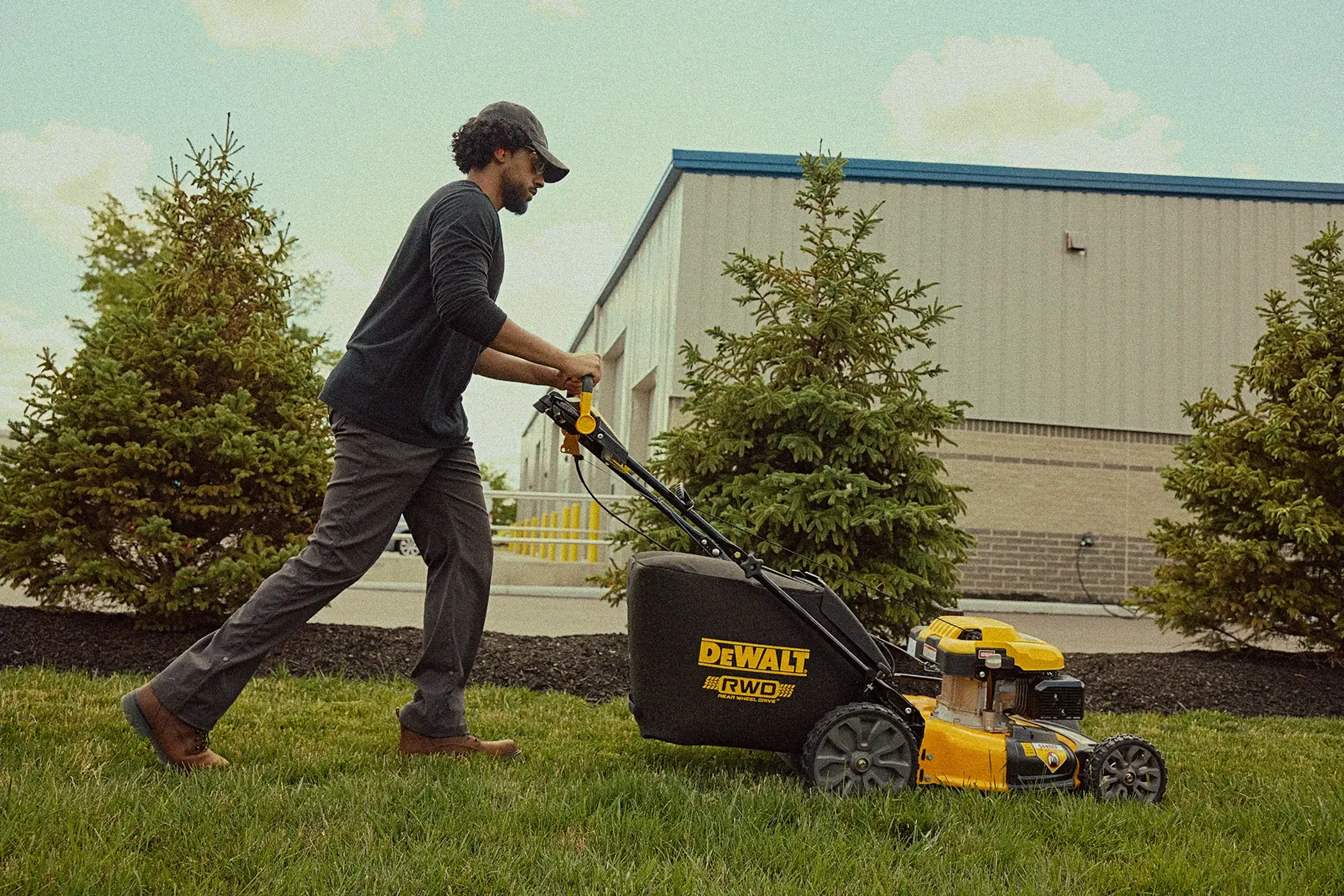 DEWALT® 21-in. 196cc RWD Self-Propelled 3-in-1 Lawn Mower With PowerAdapt™