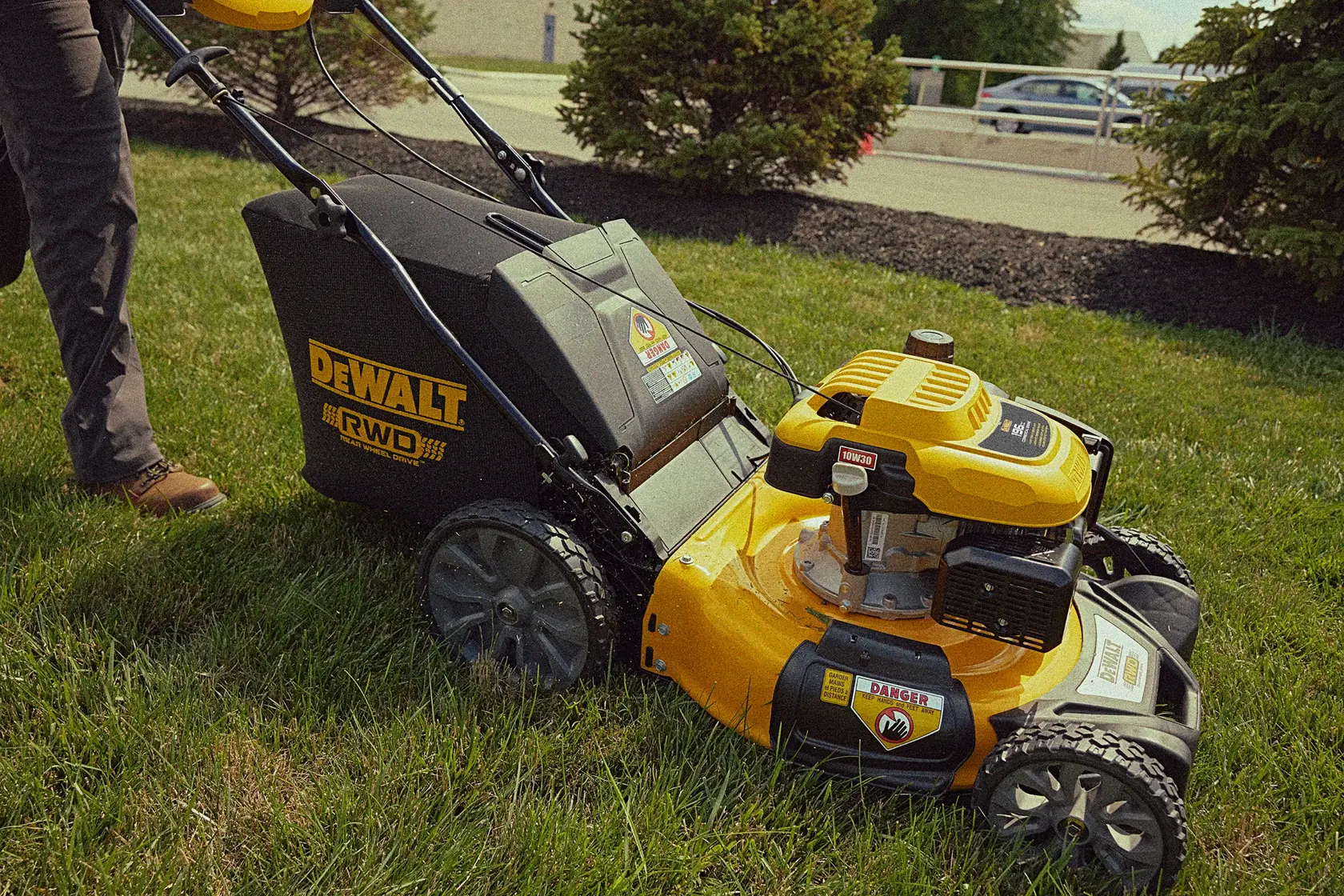 DEWALT® 21-in. 196cc RWD Self-Propelled 3-in-1 Lawn Mower With PowerAdapt™