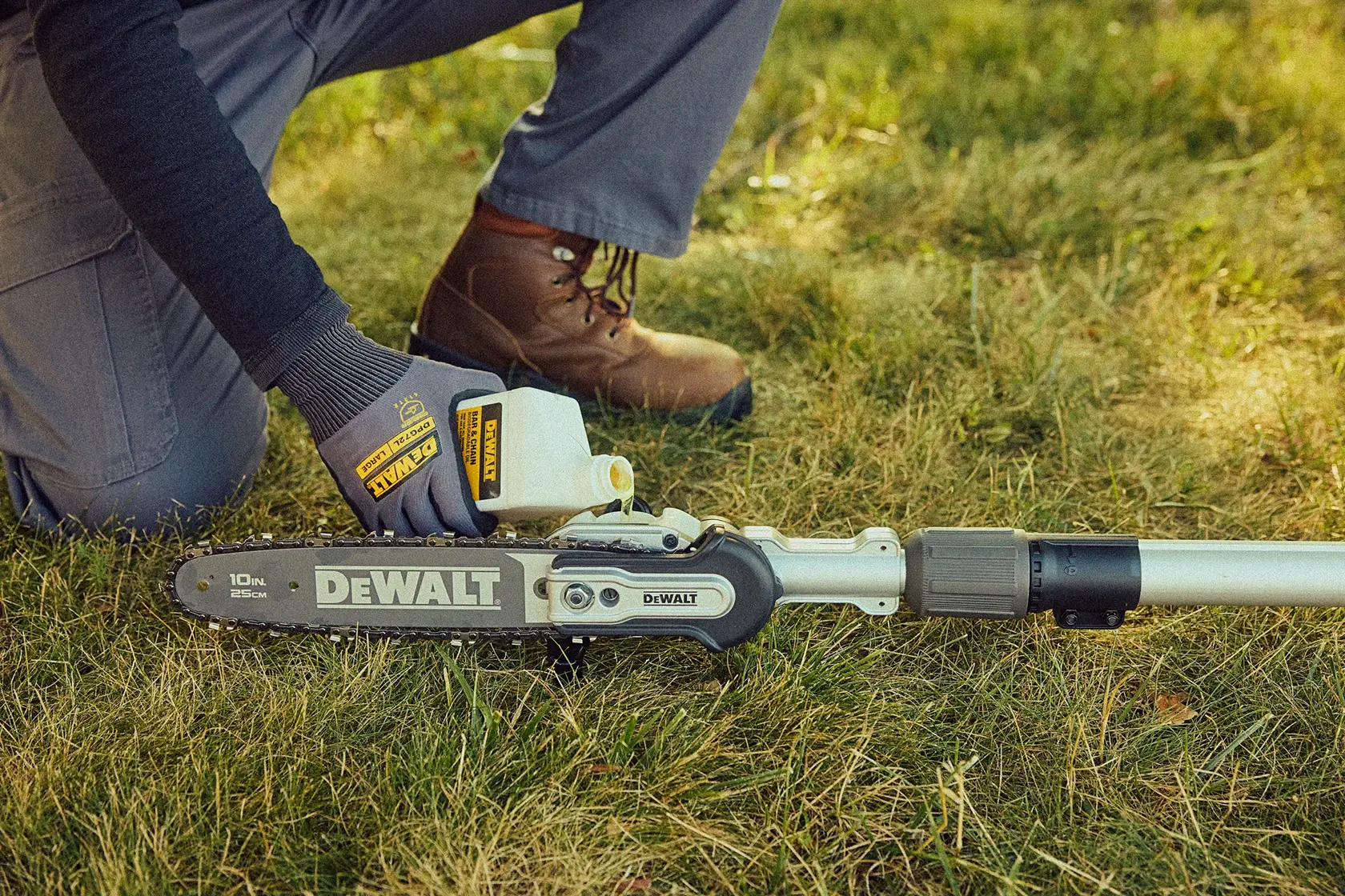 DEWALT® 60V MAX* 10-in. 140-in. Telescoping Pole Saw (Tool Only)