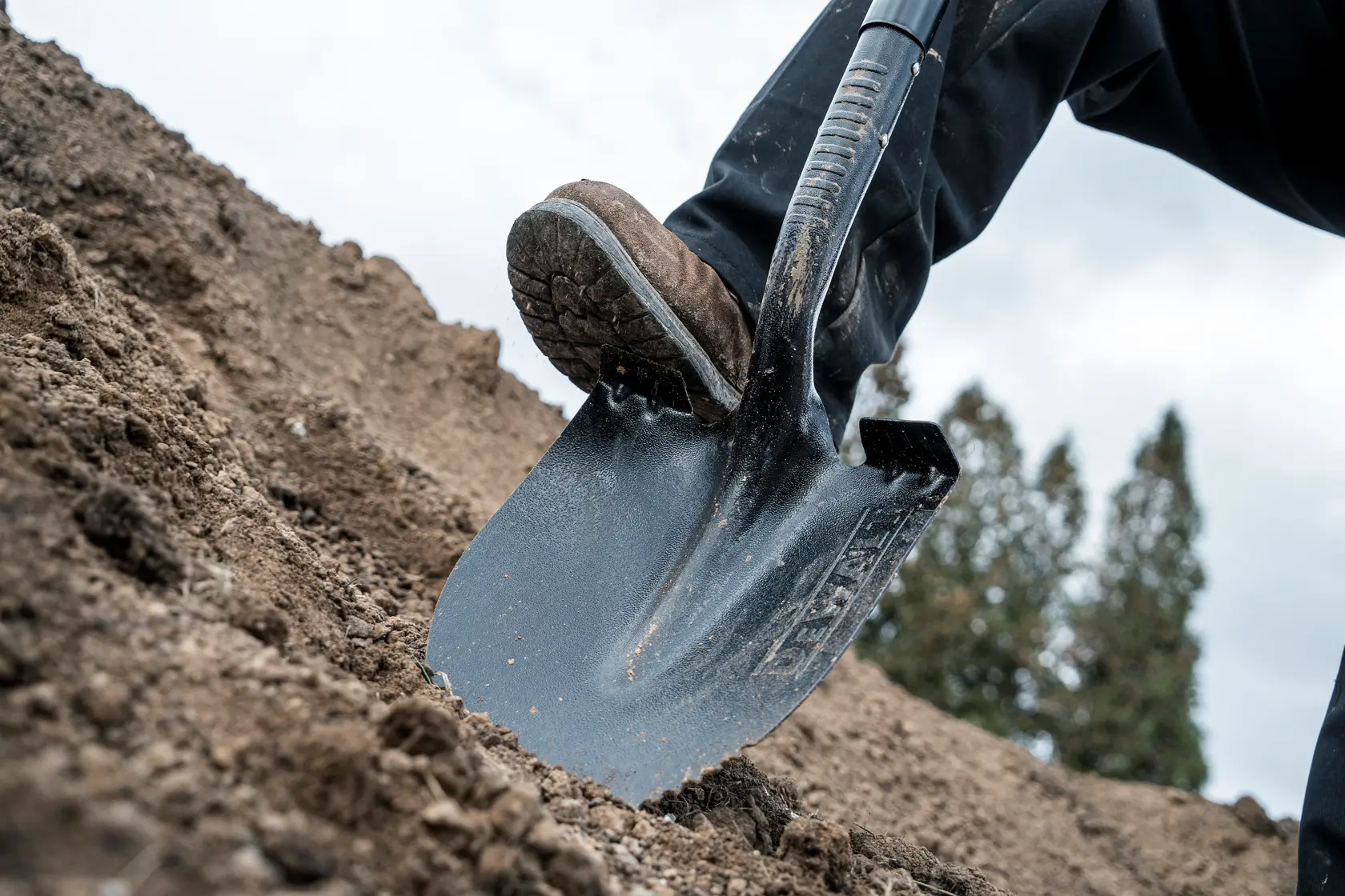 DEWALT® 49-in. Fiberglass Handle Digging Shovel