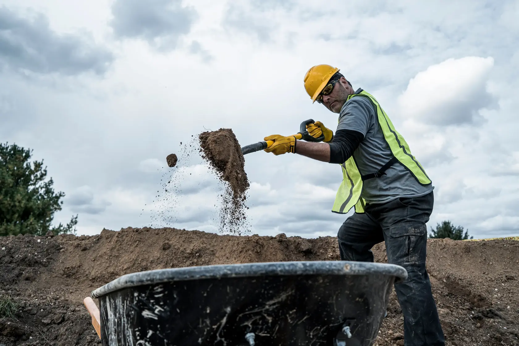 DEWALT® 32-in. Fiberglass D-Handle Transfer Shovel