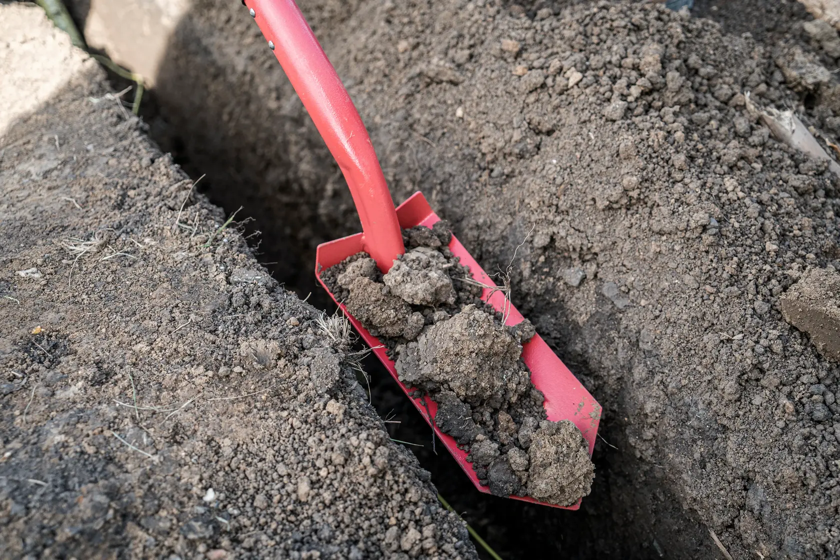 DEWALT® 49-in. Fiberglass Handle Clean-Out Shovel